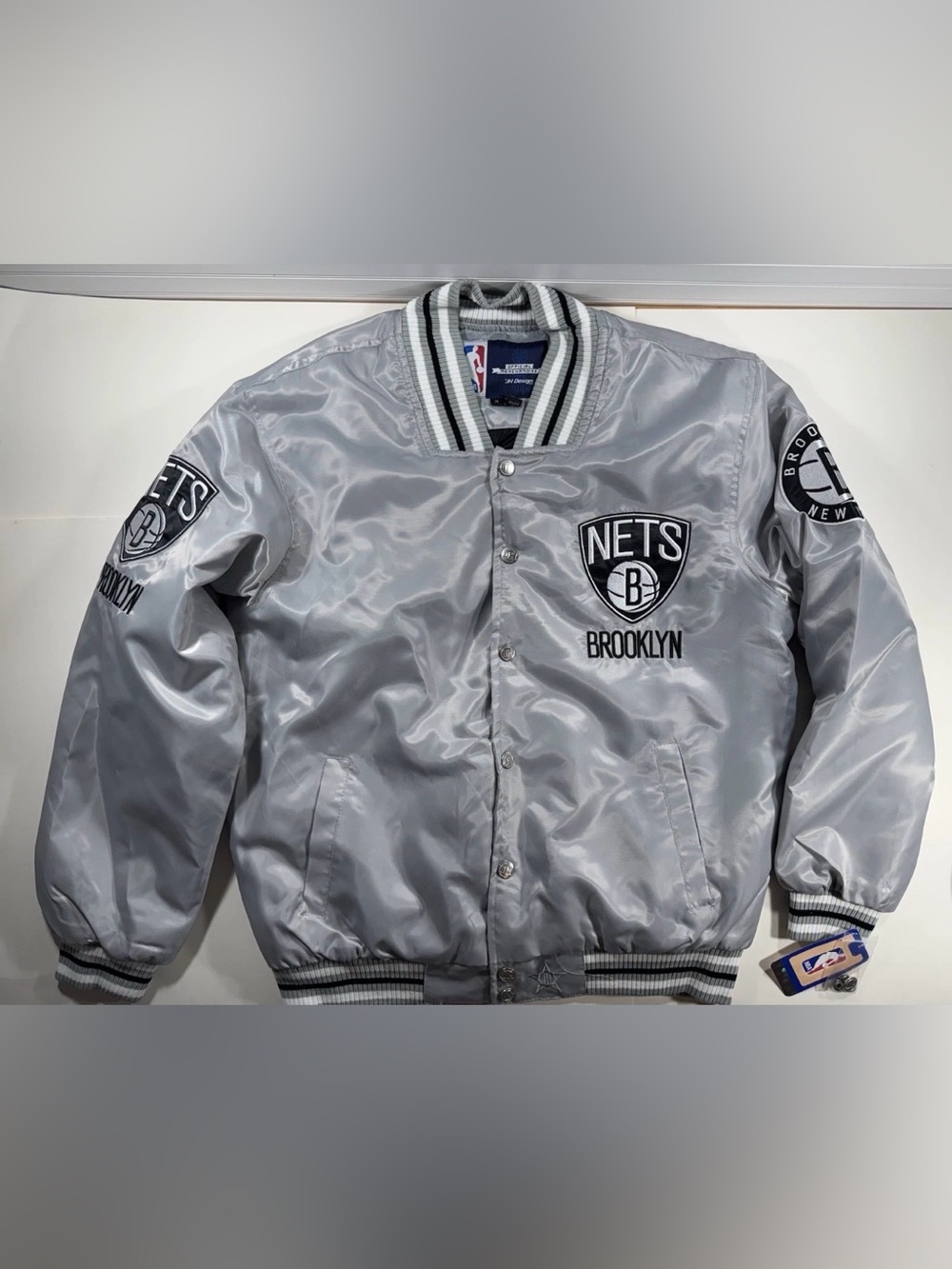 Brooklyn Nets NBA Stadium Jacket Silver M - JH Design New w Tags